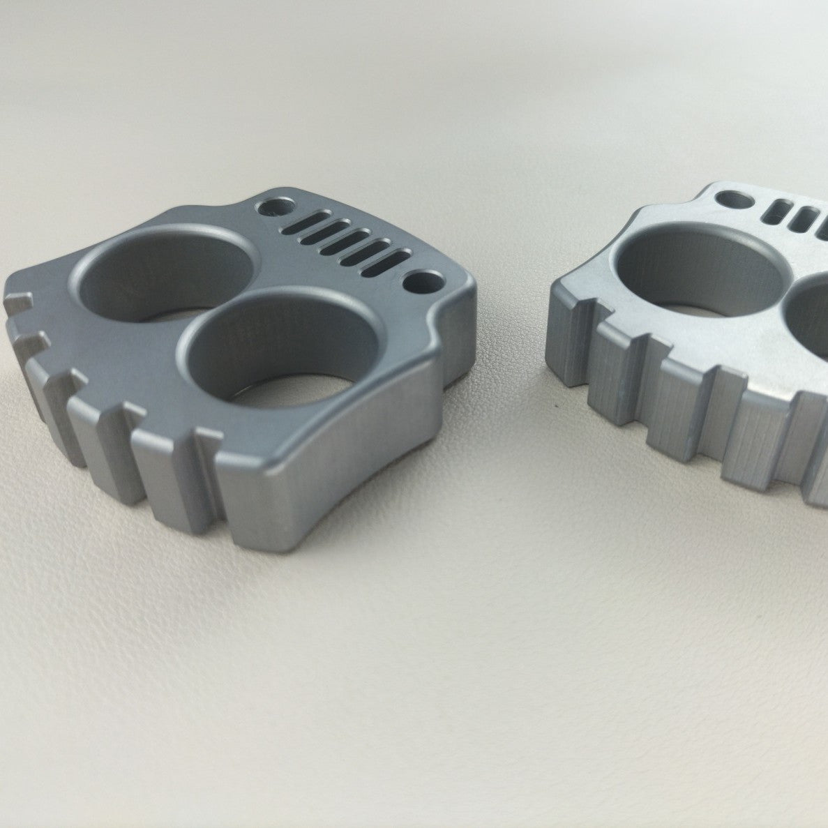 Mini Thickened Multifunctional Two-finger EDC Tool